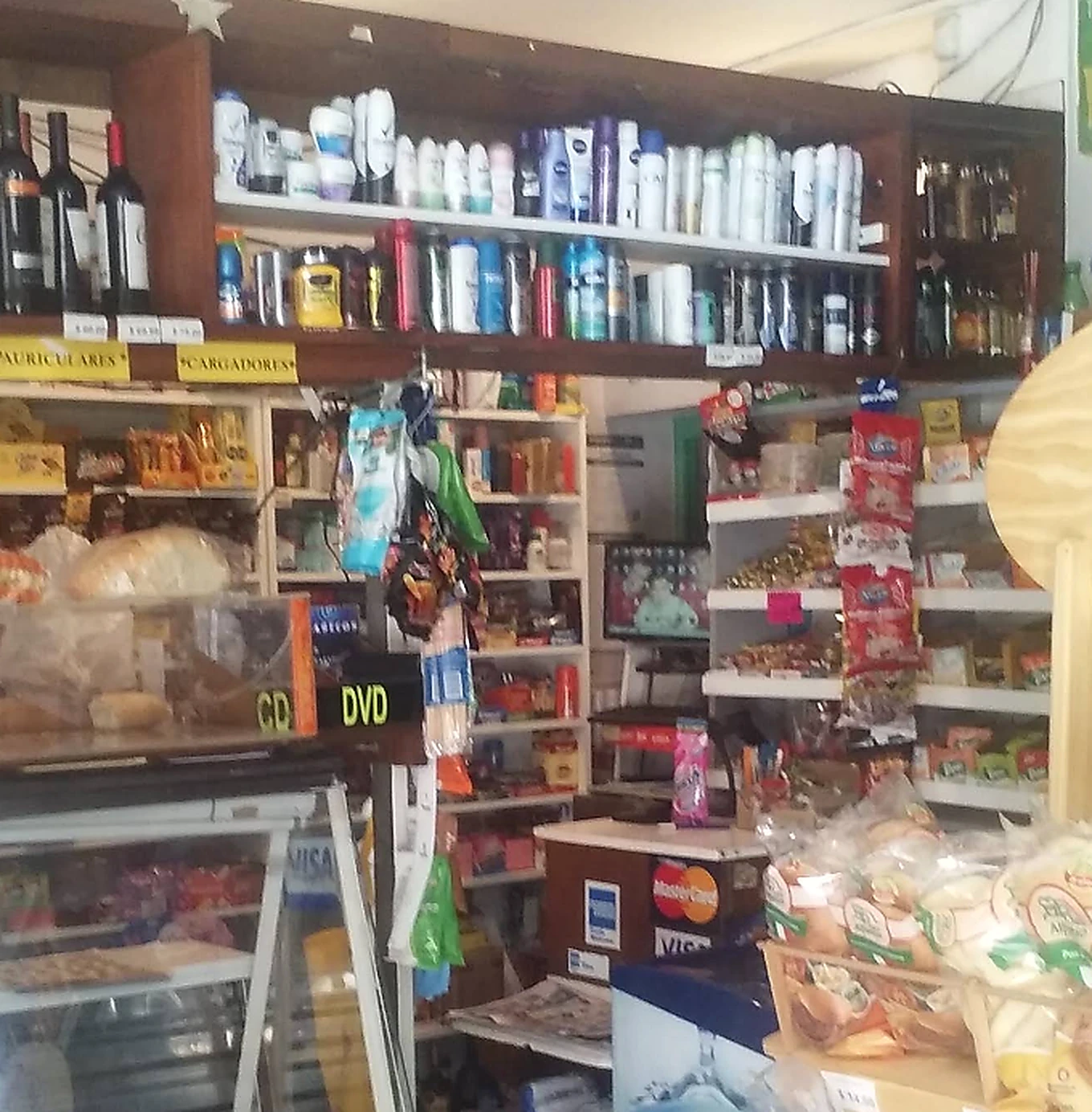 Estantes de perfumería, limpieza y accesorios
